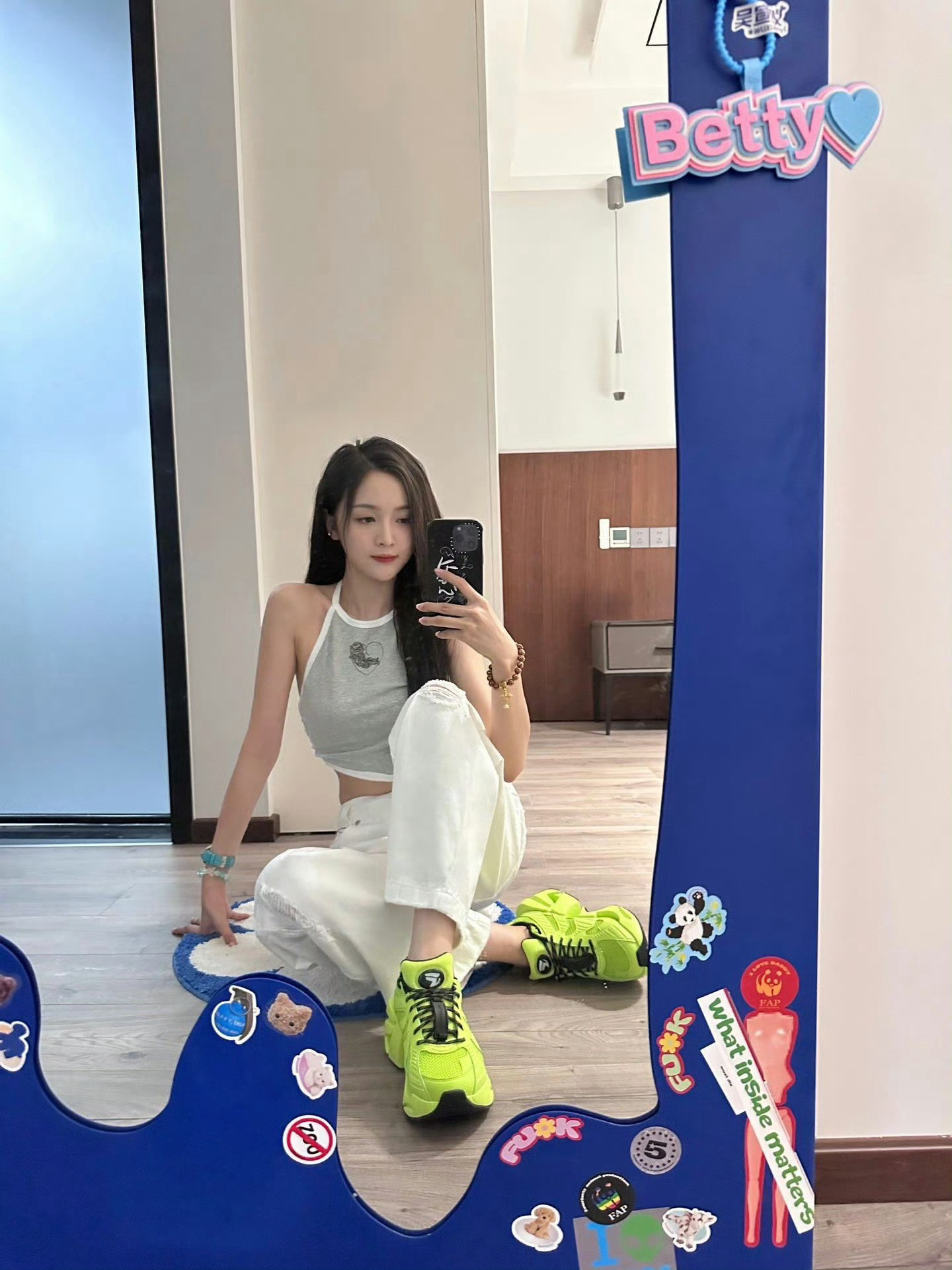 吴宣仪wxy吴宣仪有戏那年今天对镜拍的漂亮选选​​​