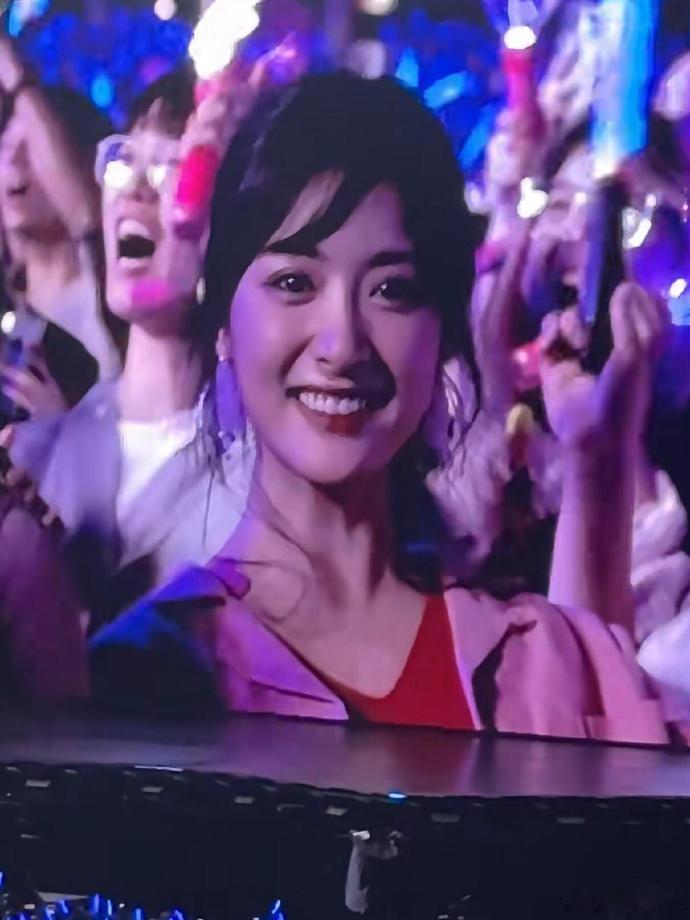 为什么她有法令纹却不丑？​​​