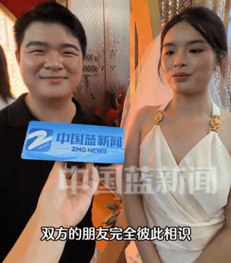 “太痴情了！”杭州，七夕节这天，一对小情侣结婚登记，男方为了表达自己的爱是真诚的