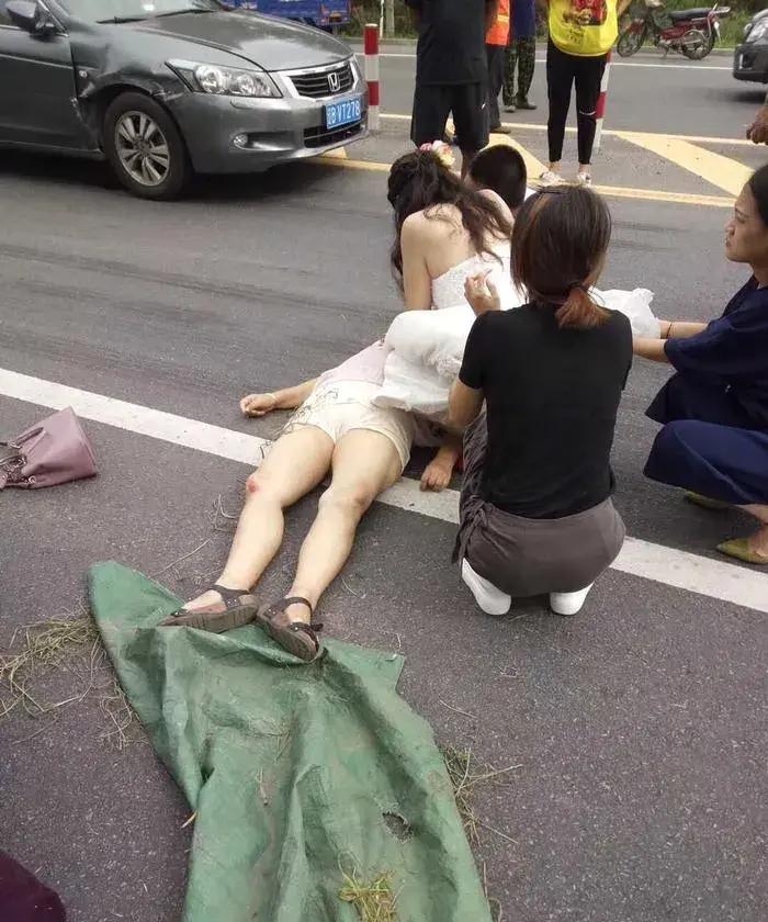 辽宁庄河，一22岁女子给朋友当伴娘，不料，回来时坐新郎家安排的车辆，走到半路，和