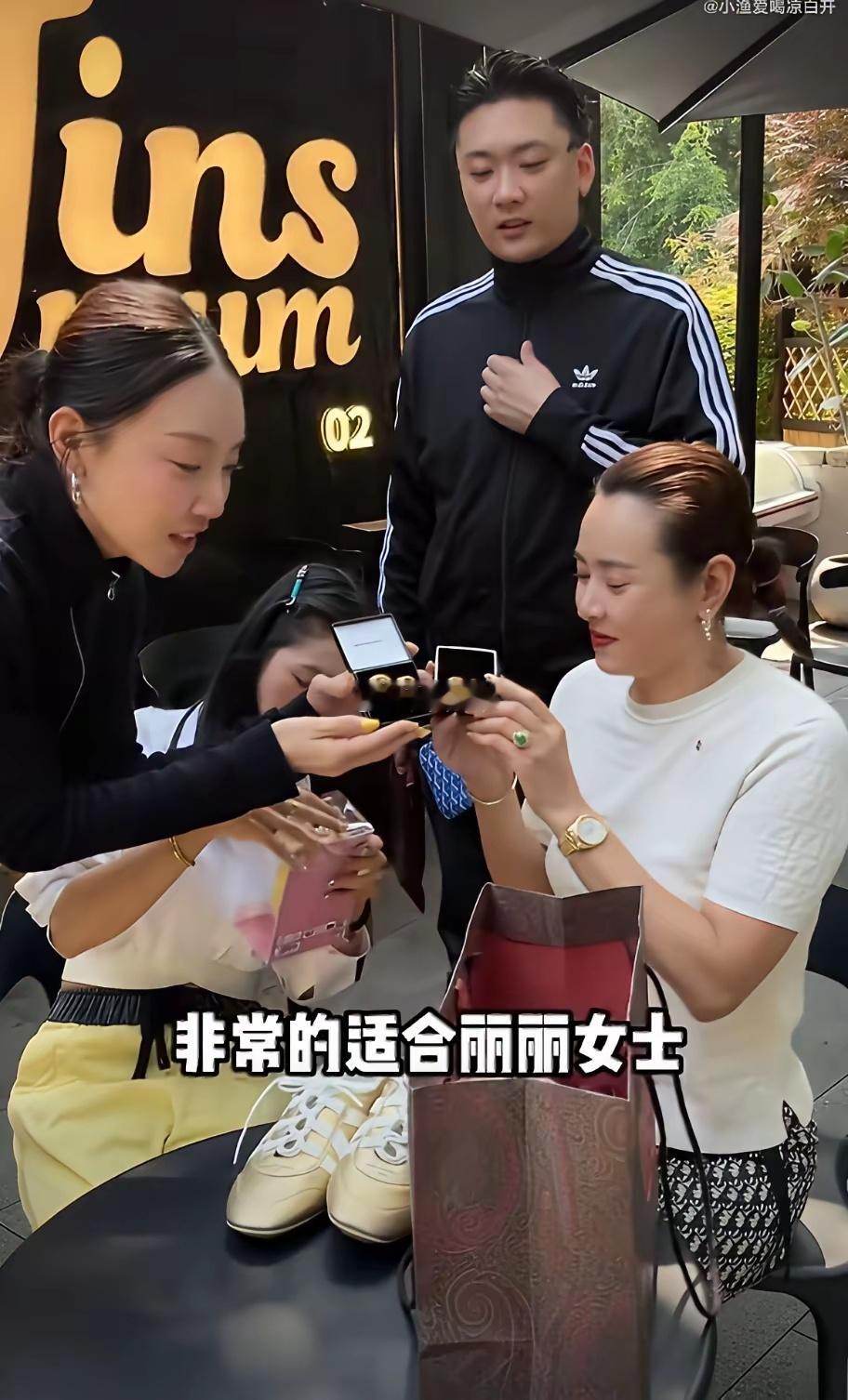 李勒优在面馆端了四年盘子从2022年干到2026年，账号做到近两百万粉收益却全归