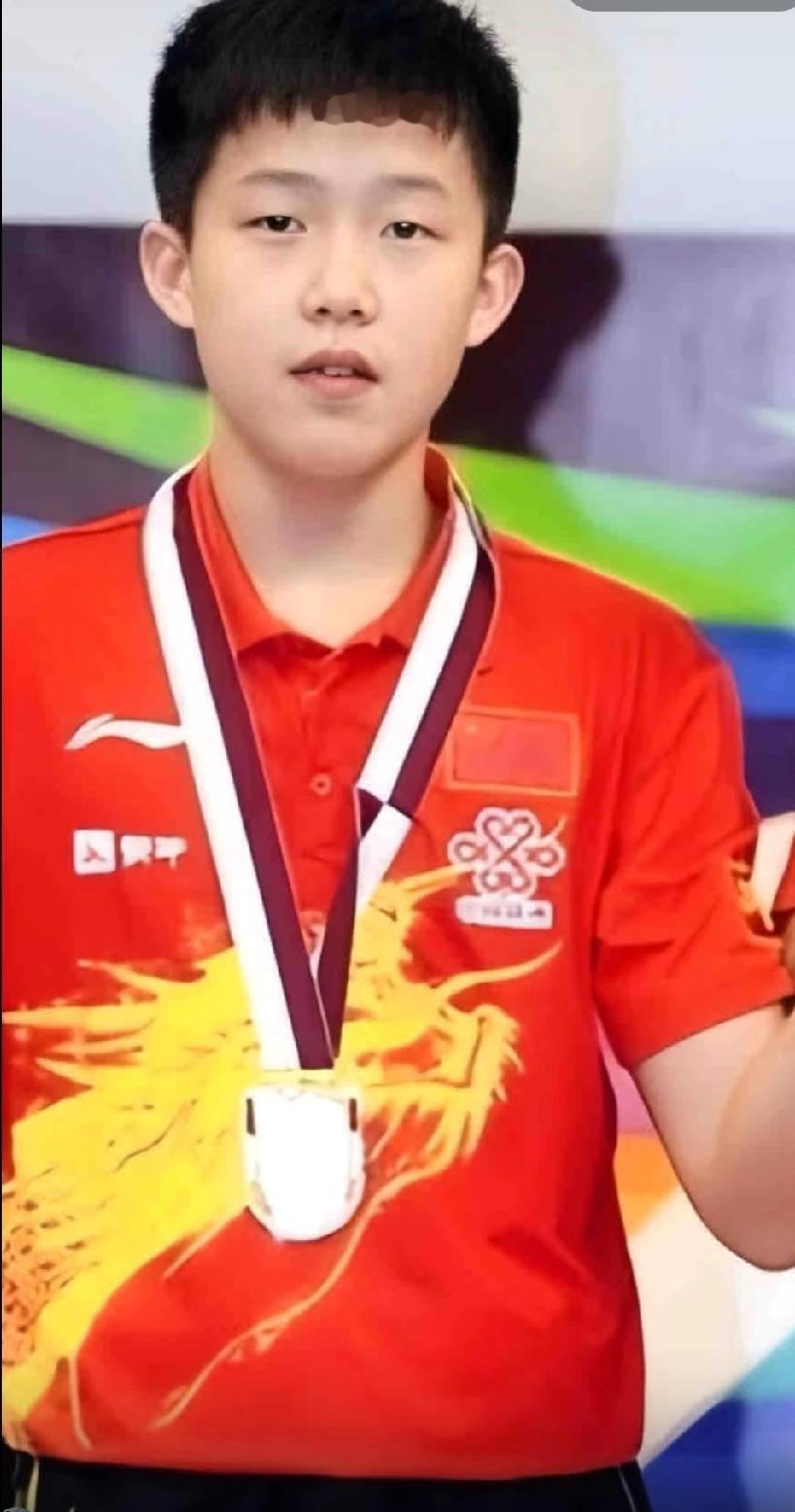 13岁的大头王楚钦，原来早就这么萌啦！✨谁能想到这是2013年亚洲青少年锦