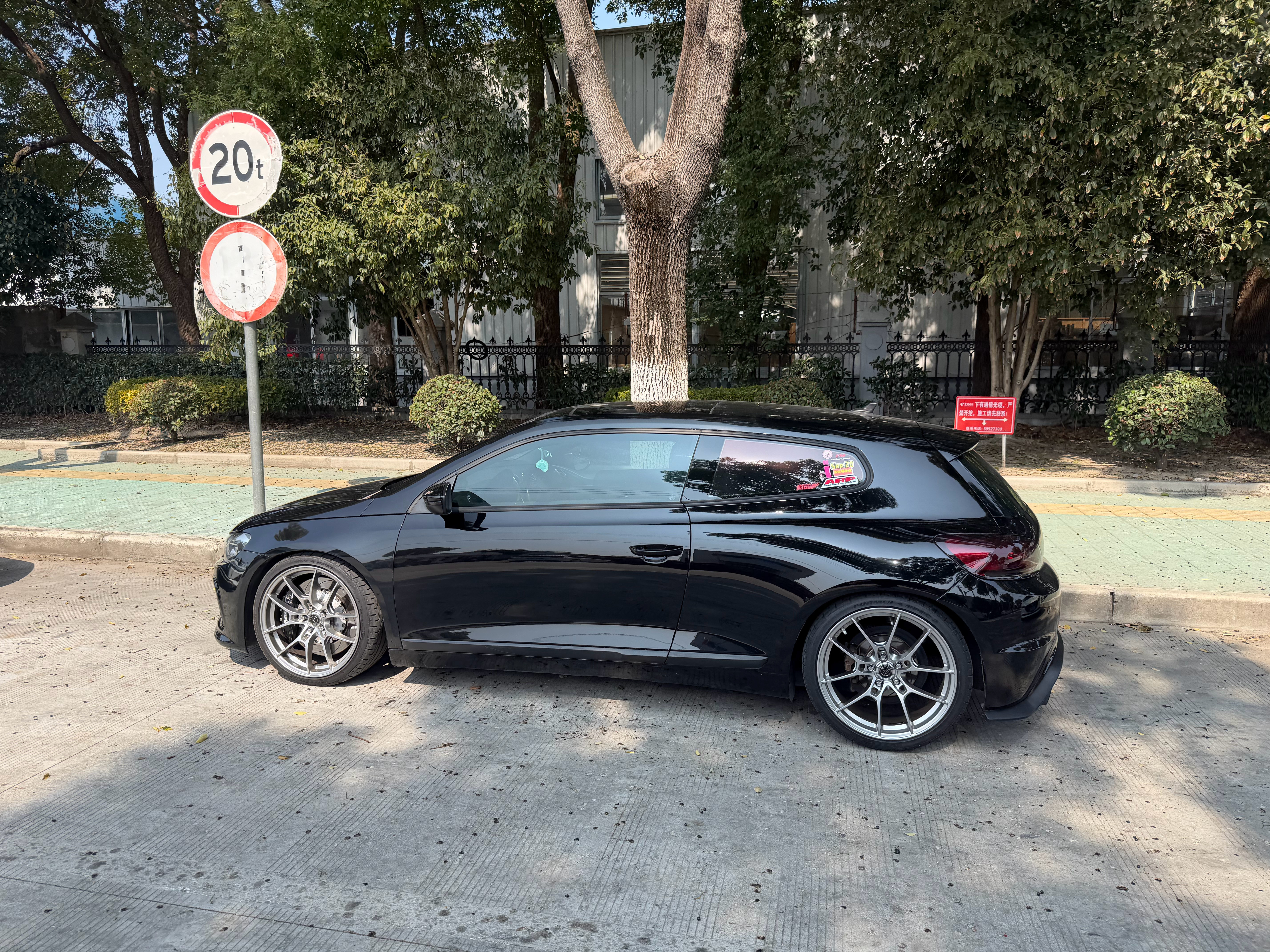 我这有几个年轻人，玩马3，领克03的本来最近玩锐志外八、CC气动，这几天搞起尚酷