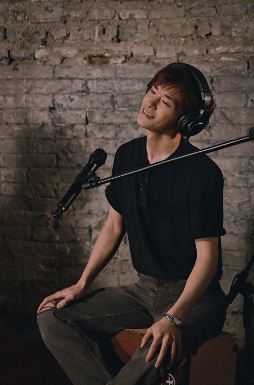 易烊千玺日常小事易烊千玺在我的宇宙中也有意义日常小事在我的宇宙中也有意义，笑得