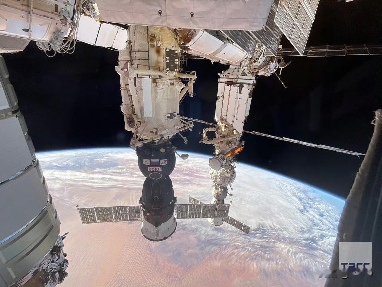 塔斯社驻国际空间站特派记者谢尔盖·库德-斯维尔奇科夫报道称，国际空间站（ISS）