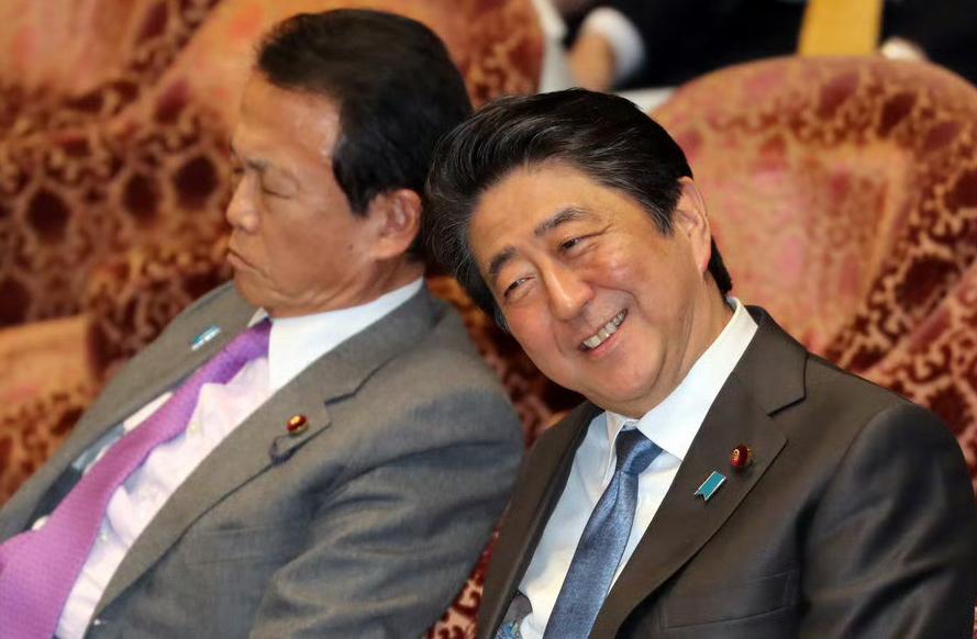 煤老板的儿子迎娶了前首相吉田茂之女，完成了首次政治联姻，实现了政商结合。两人婚