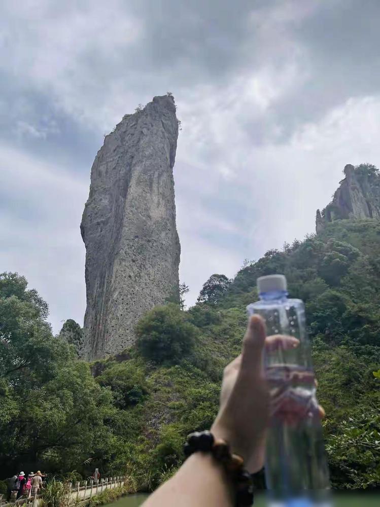 越来越多人终于醒悟：余生短途远行、长途旅行，尽量不要随便带着任何人同行。前阵