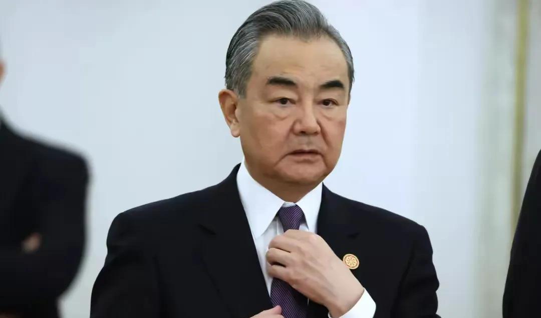 现状是中国以《反外国制裁法》为武器反击，同时国际社会对美单边霸凌的抵制情绪上升，