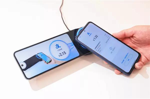 支付宝“碰一下”日付破1亿！原来我们早就离不开这种“懒人便利”谁能想到，现