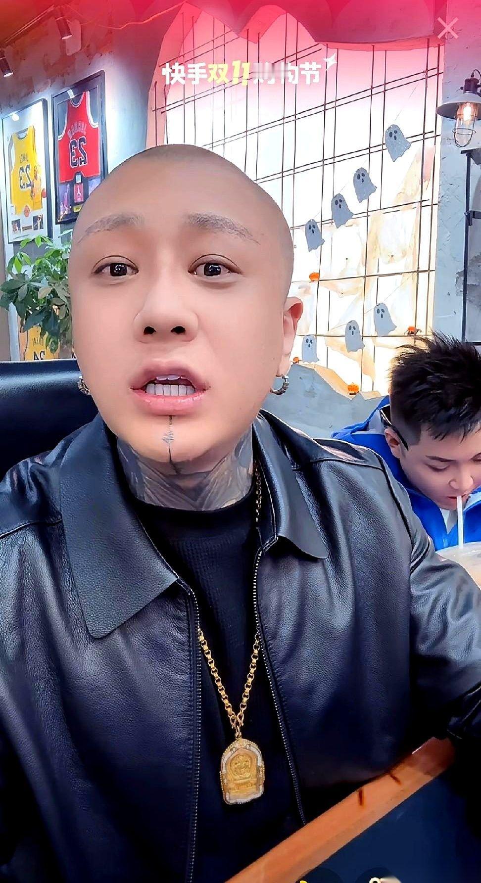 我今天刷到个事儿，给我看乐了。说一个网红，开着布加迪，晒了张抑郁症诊断书，说不