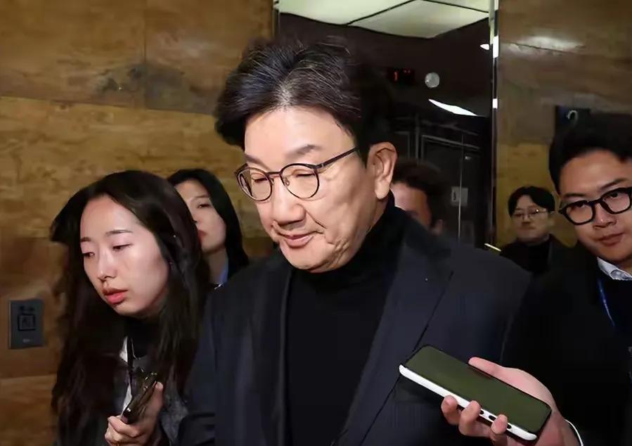 韩国在野党国民力量党前党鞭权性东被捕。权性东是前总统尹锡悦的亲信，担任过国民力量