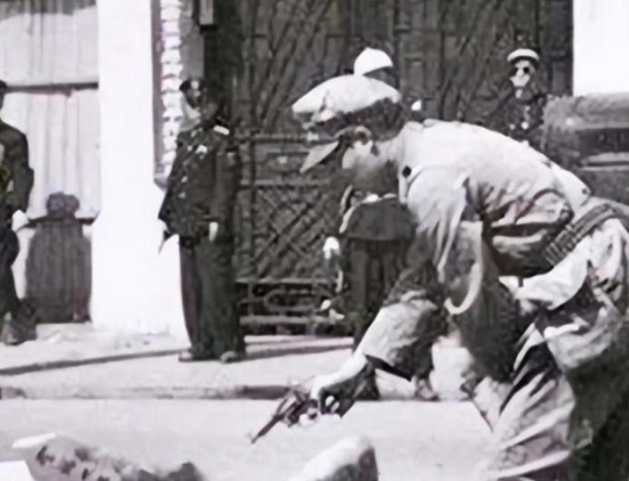 1930年，地下党员傅有智被捕，因不肯投降，敌人把他带到刑场执行枪决，还打了他5