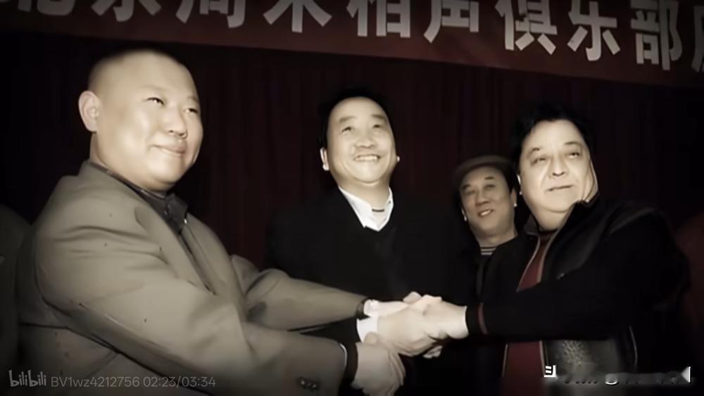 姜昆于谦互动，郭德纲相声被约谈，最近这事挺火。姜昆以前是曲协主席，当了两届才