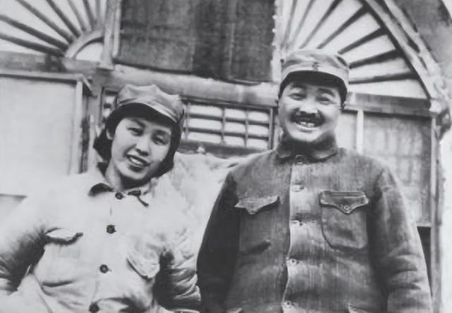 1975年，贺龙的追悼会原本由军委全程安排，可仪式才进行一半，追悼会的规格却突然