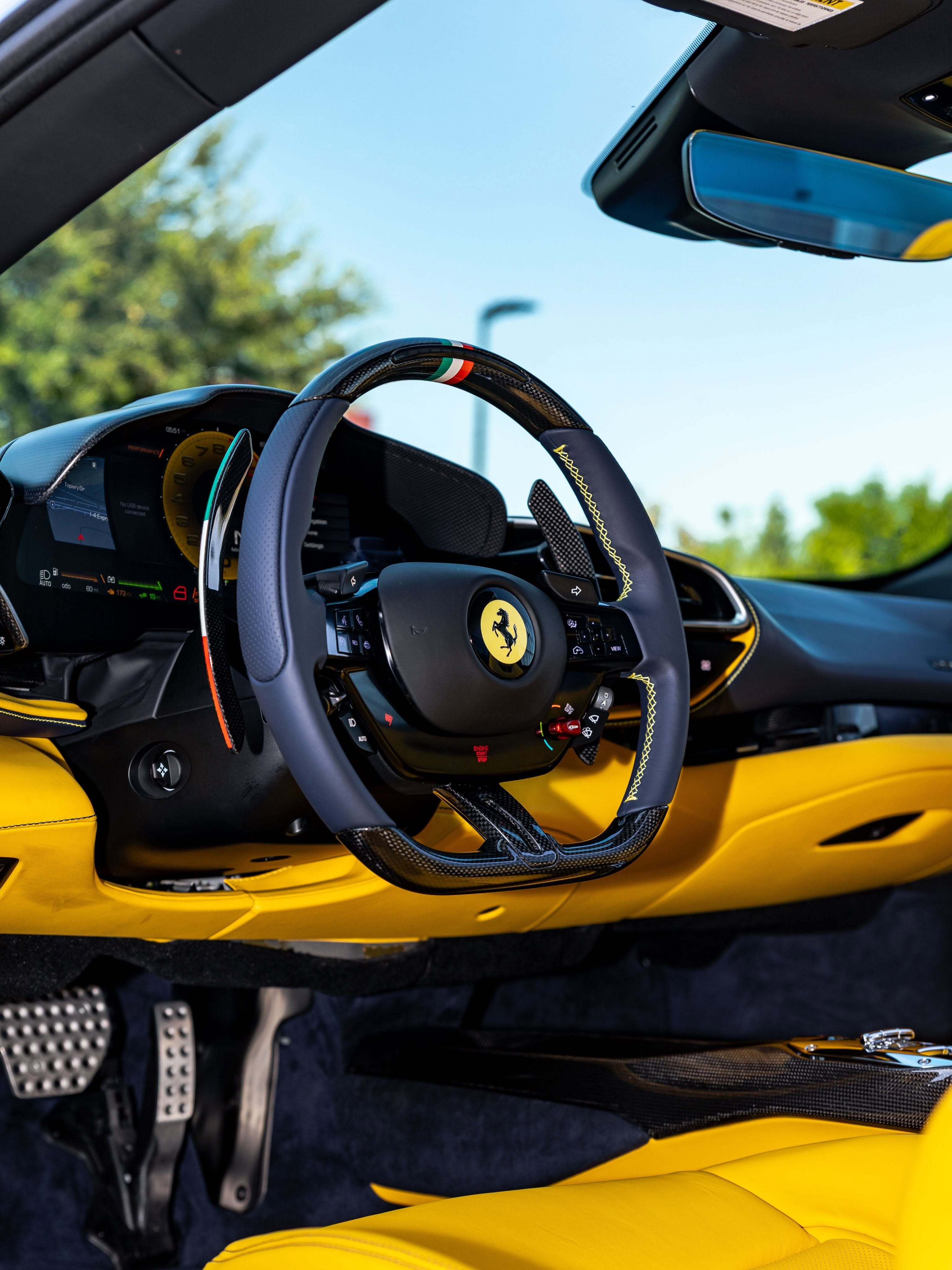 Ferrari296GTS法拉利车主非常有品位，很大胆，又很和谐。