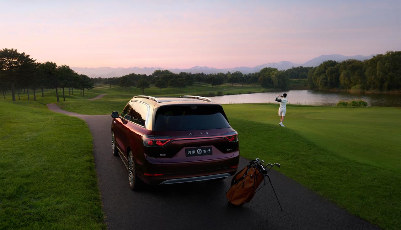 在鸿蒙智行3月4日举办的技术焕新发布会上，新一代双光路图像级激光雷达正式首发亮相