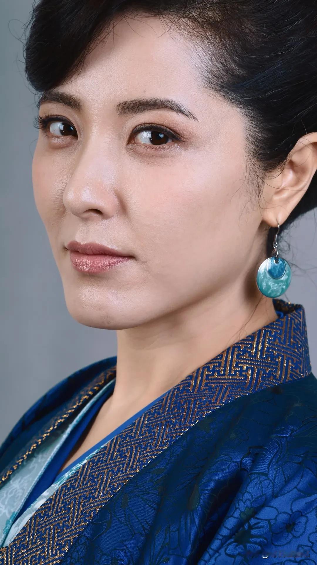 曾黎古装怼脸高清脸图