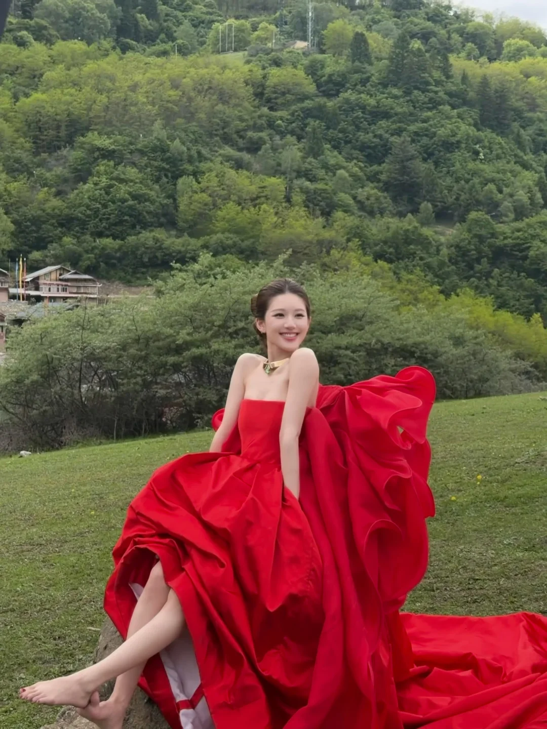 赵露思VOGUE山谷假日 💃可可爱爱的live图