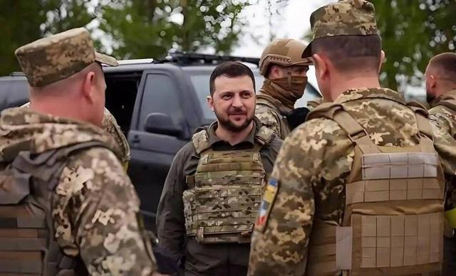 3月30日，俄军加强了在地面推进的力度，持续使用无人机对乌克兰饱和性打击，在地面