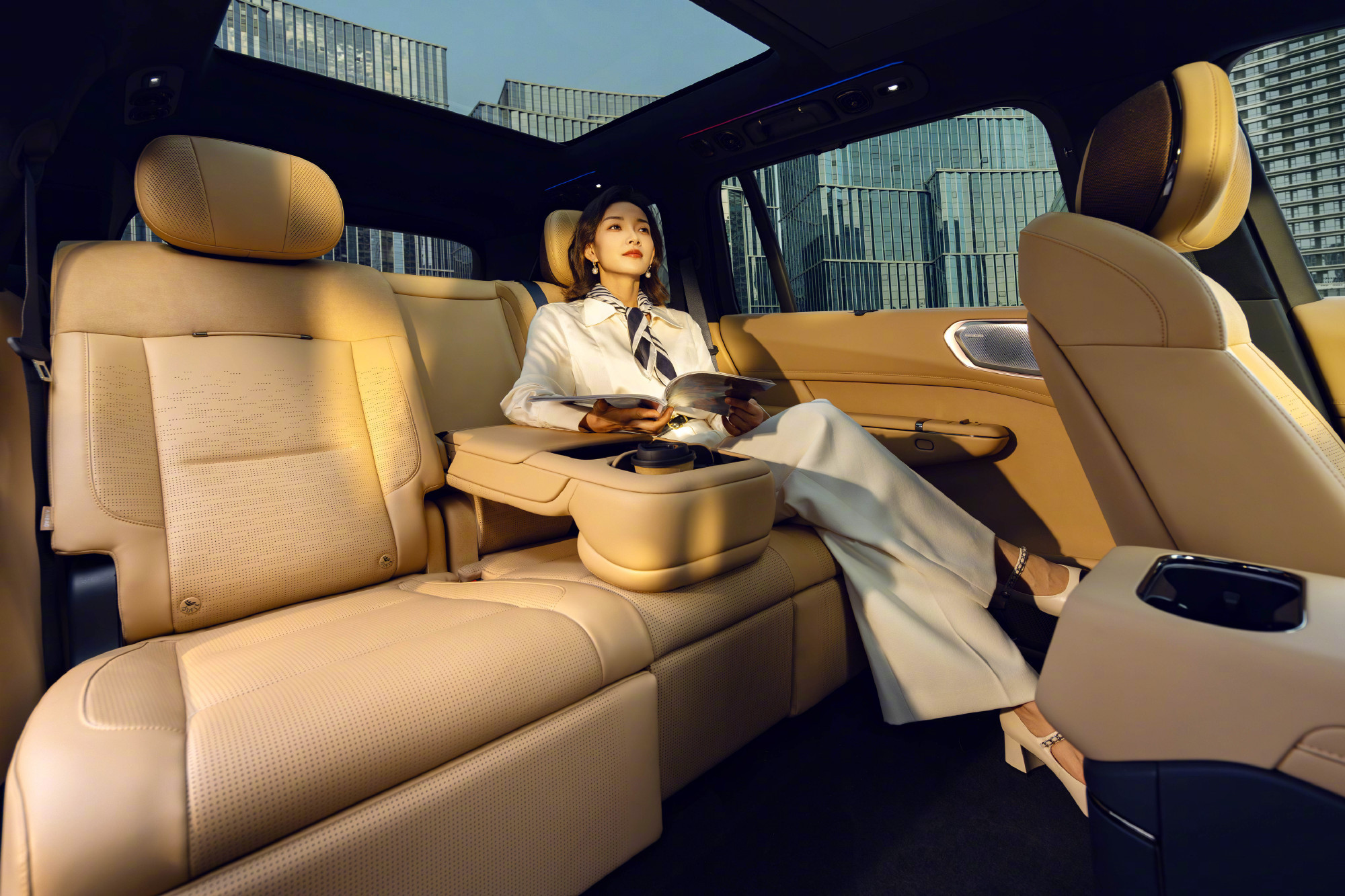 领克900大五座版来了！25.48万起用5米24的全尺寸车身，带来了极其夸张的二