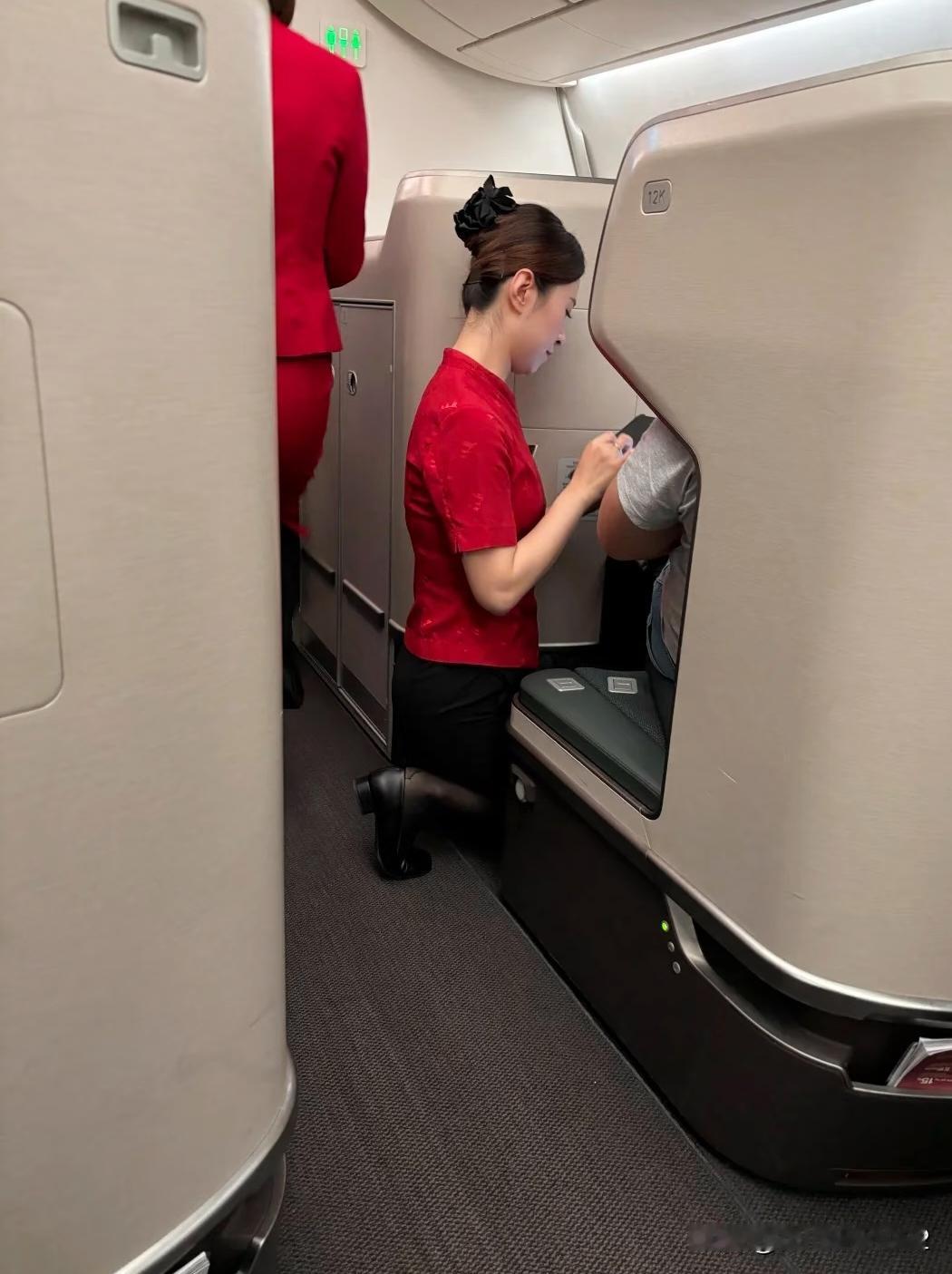坐泰国航空你就会感到巨大的贫富差距，商务舱，超级经济舱和经济舱的区别很大。
