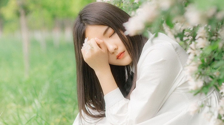 生活中，有些女人无法顺利从婚外情中退出来，还可能是情人愿意在物质上大方付出，贪图