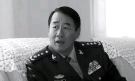 ☁1985年，身为郑州市副市长的刘源去车间视察工作。突然，他见到一个女工并