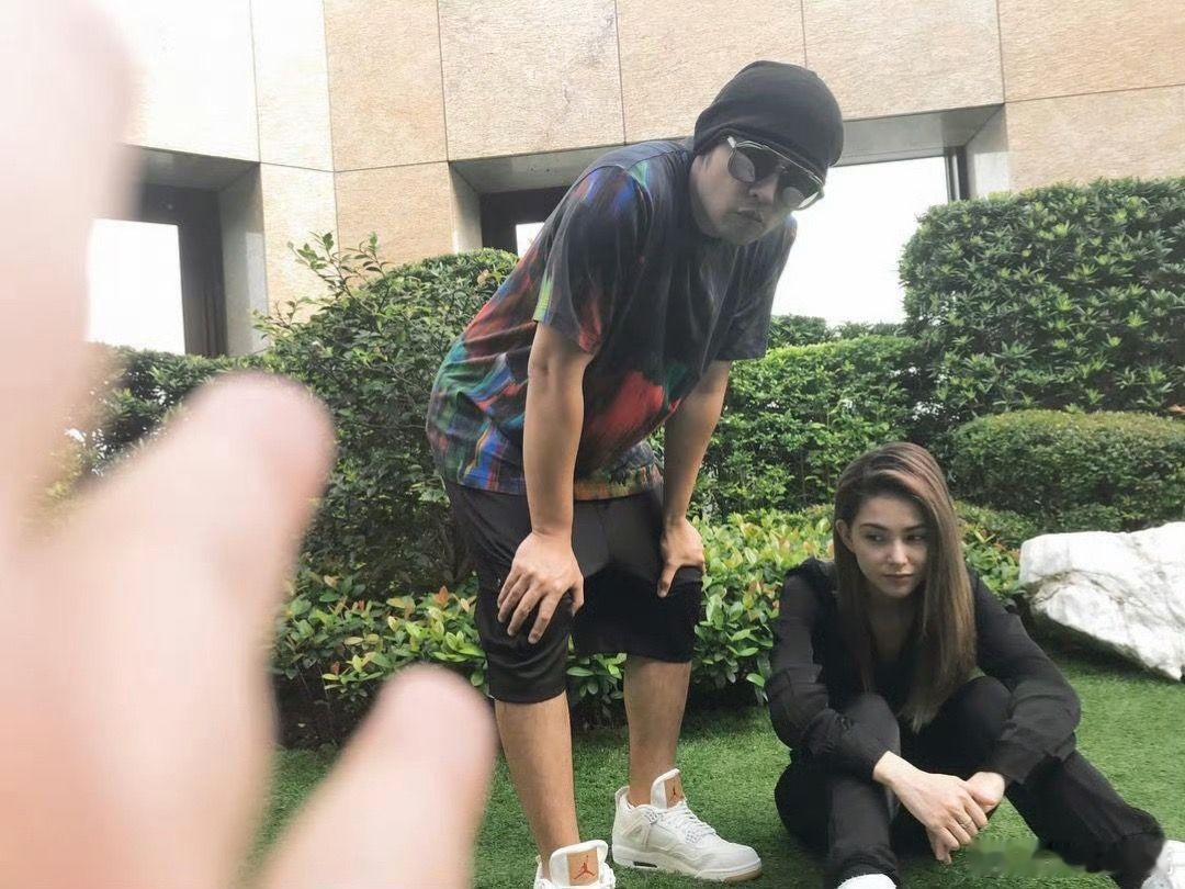 周杰伦昆凌大女儿长这么大了看着可爱的后脑勺长大的，周杰伦昆凌大女儿长这么大了
