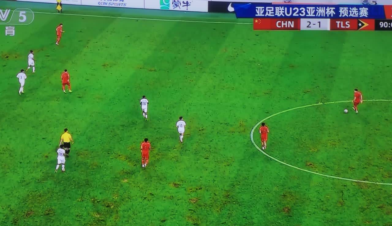 中国U23队主场以2:1，惊险战胜赛前被认为鱼腩的东帝汶队。三个印象:一是不要对