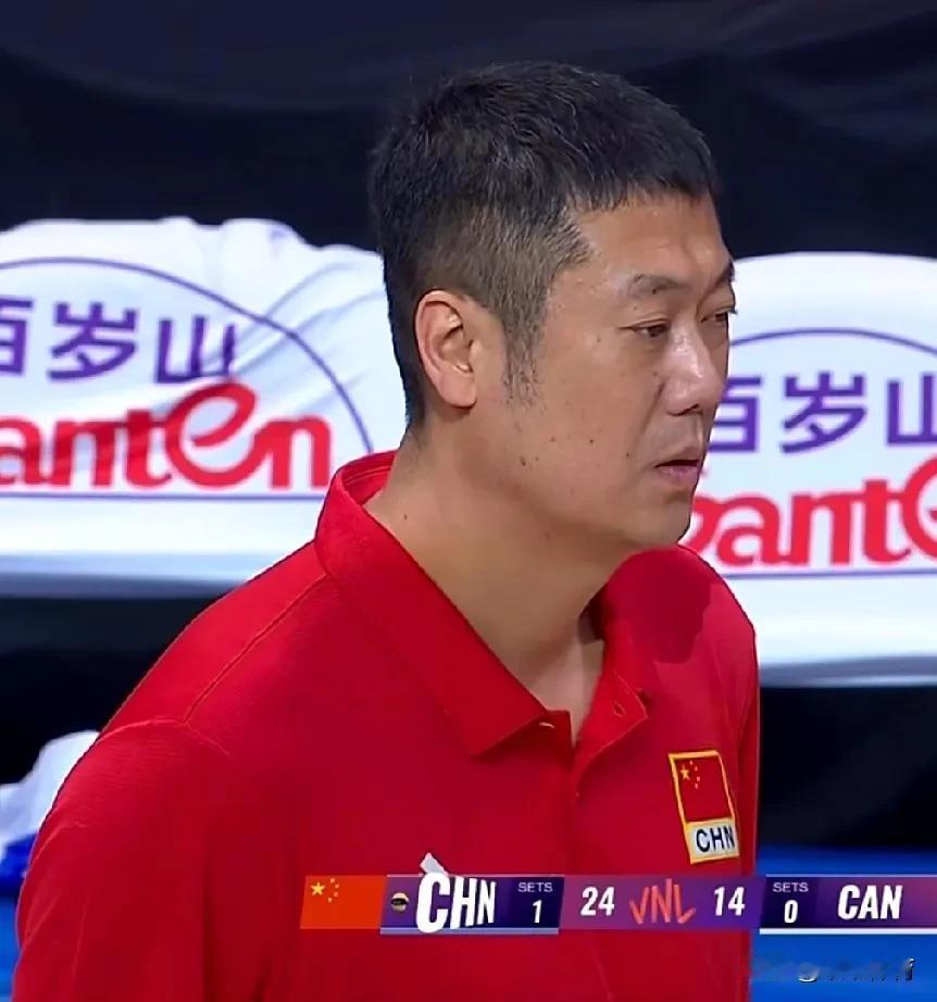 【赵勇一招制敌古德蒂】中国女排大战加拿大，两队都有核心球员缺阵，都派出不少年轻