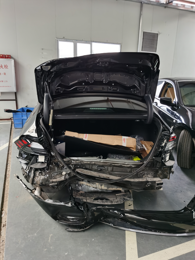 新车被追尾了定损4w开了1200公里，被追尾了，4儿子定损4w左右，对方全责，