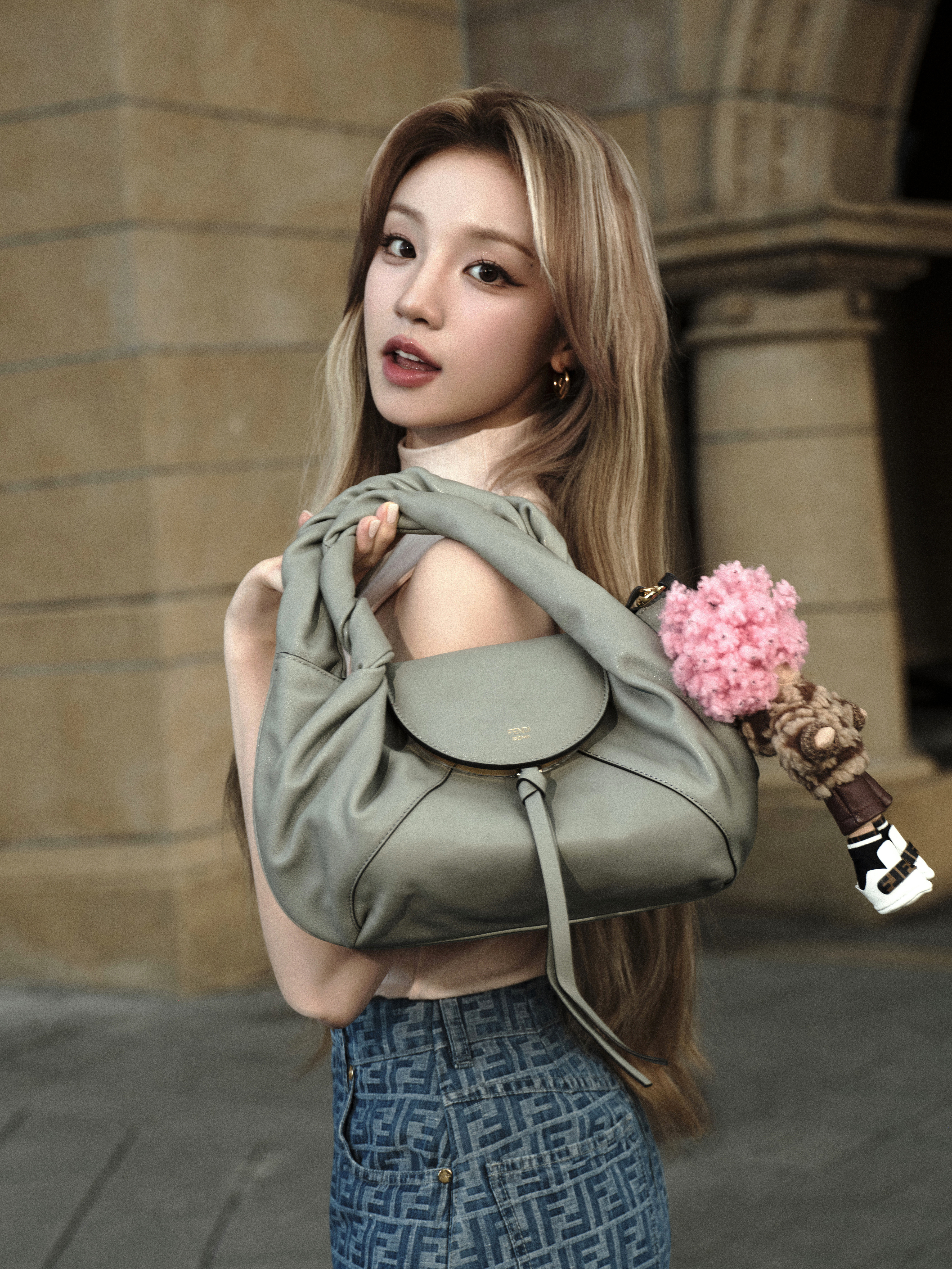 宋雨琦出发FENDI大秀第四次出席米兰时装周了02.25期待女神👜