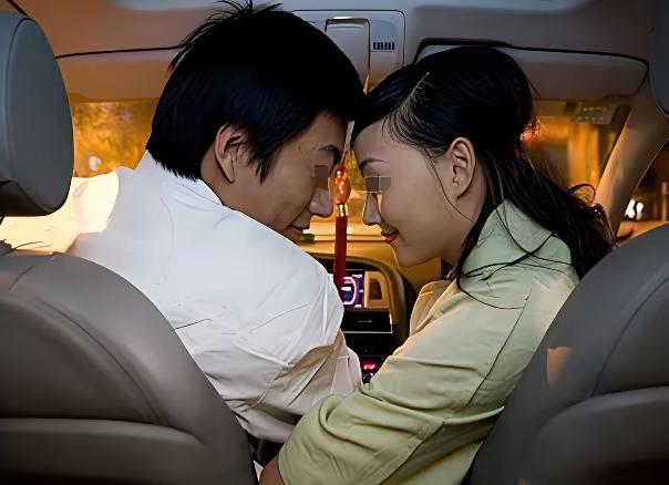 是情侣还是夫妻