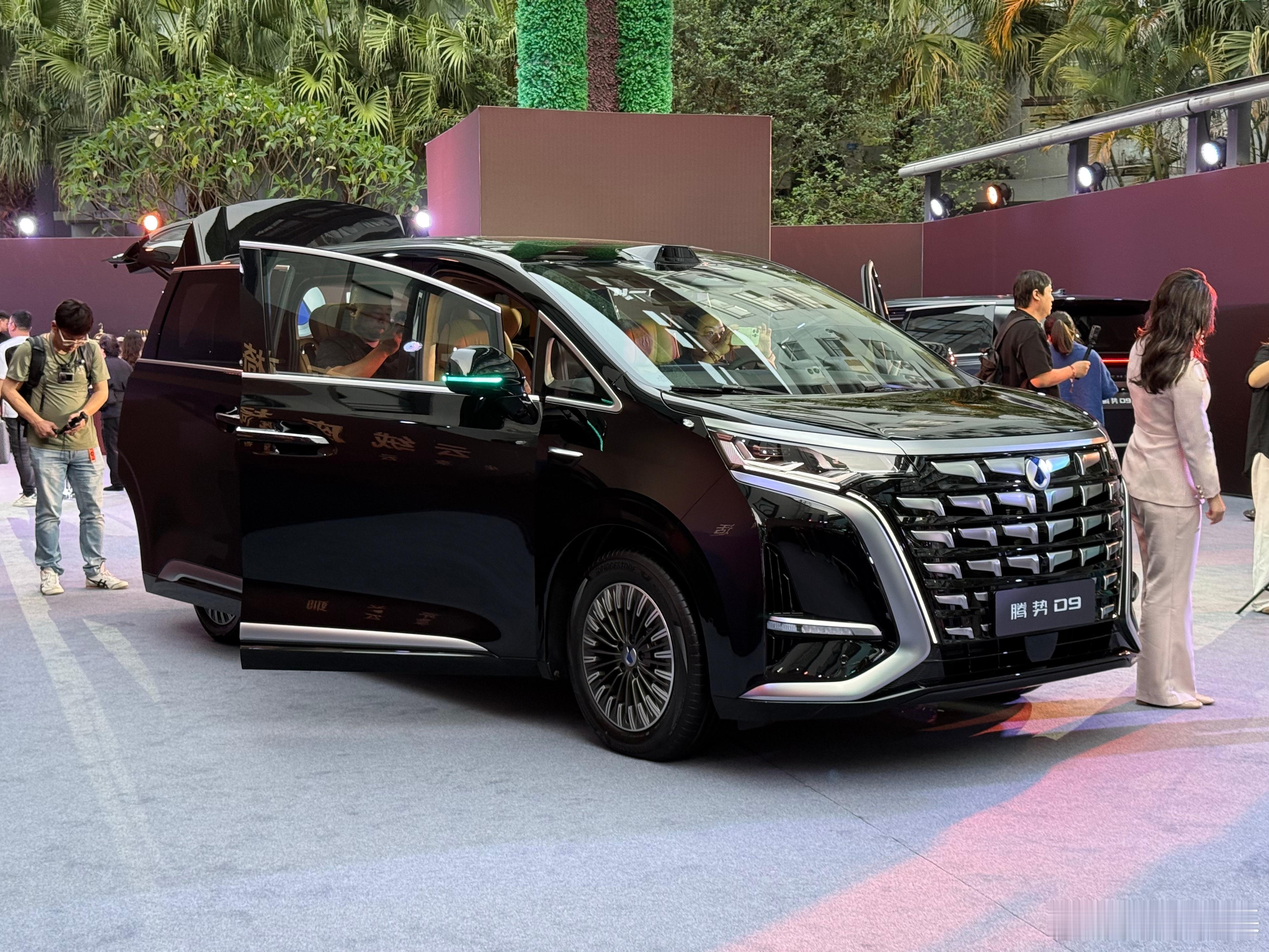 MPV市场之前的王者车型——腾势D9今天更新了，全系升级第二代刀片电池，具备5