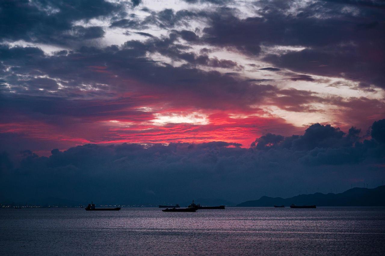 白头鹰，以我对他的了解，此人既聪明又坏，这种人最难对付。他行事有时毫无下限。聪明