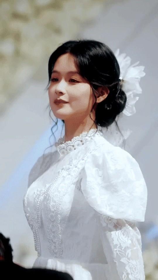 脸僵、肿眼泡、龅牙，却被捧成绝色美人，这5位短剧女主不过如此这两年短剧市场那叫