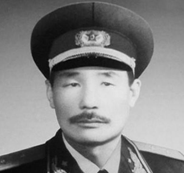 1989年，聂荣臻元帅迎来了90大寿，时任总参谋长的迟浩田将军来给聂帅祝贺，当时
