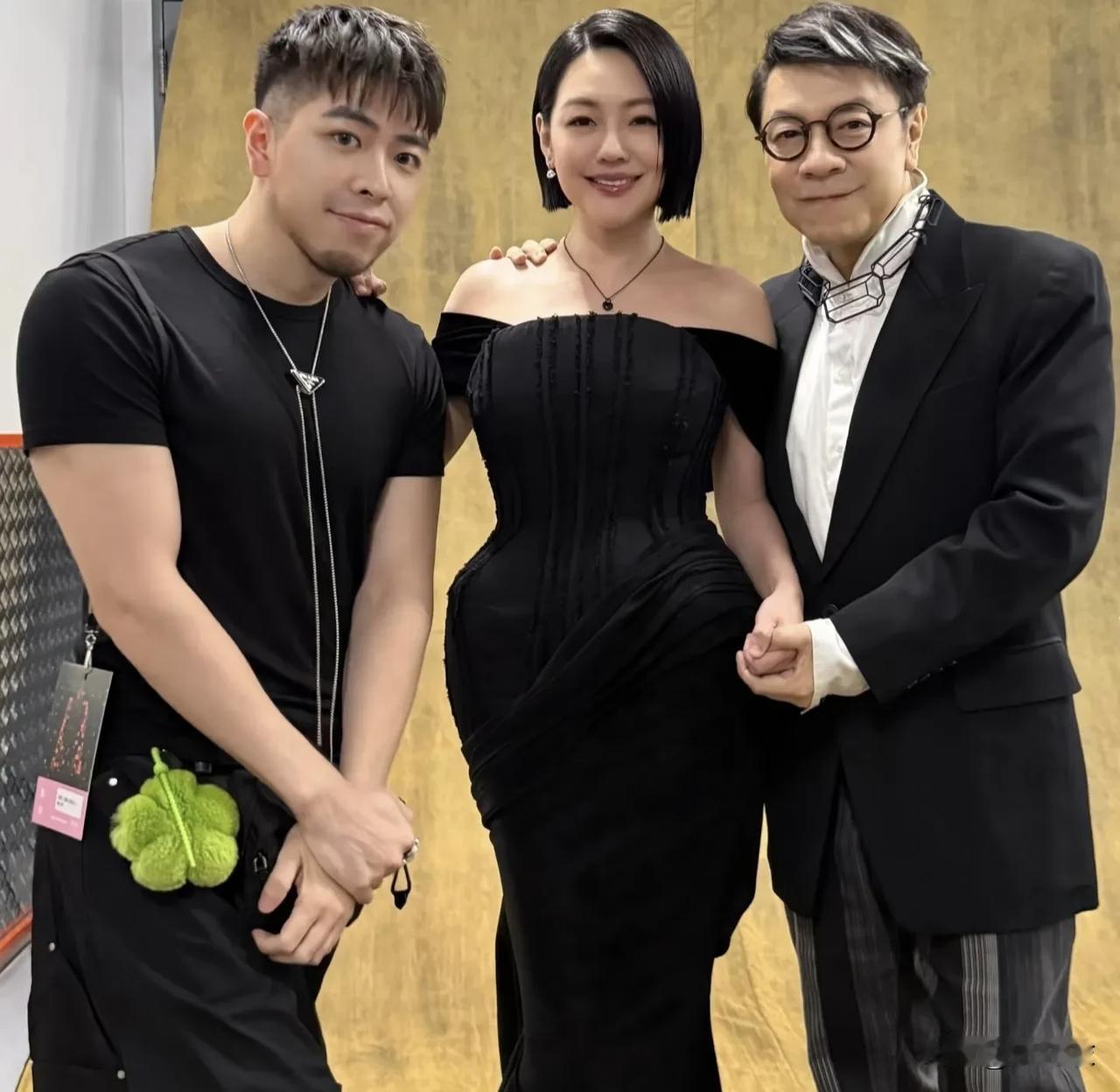 康熙之所以能够创造奇迹，是因为它的主持搭配，其实是台湾综艺圈前无古人后无来者的存