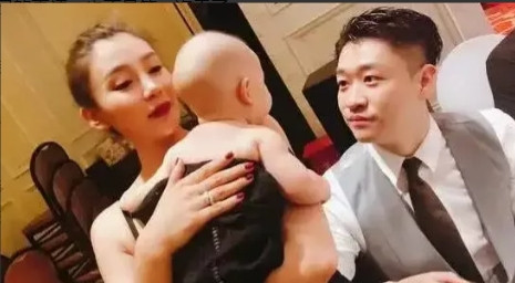 2019年，曹云金向妻子唐菀提出离婚，随后拿了500万作为分手费给唐菀，还说：“