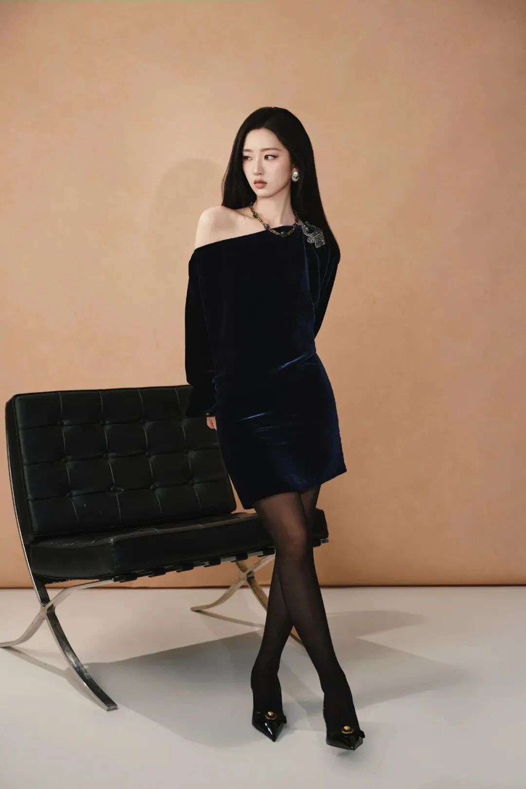 邓恩熙黑丝写真，05年小美女的冷艳气质！