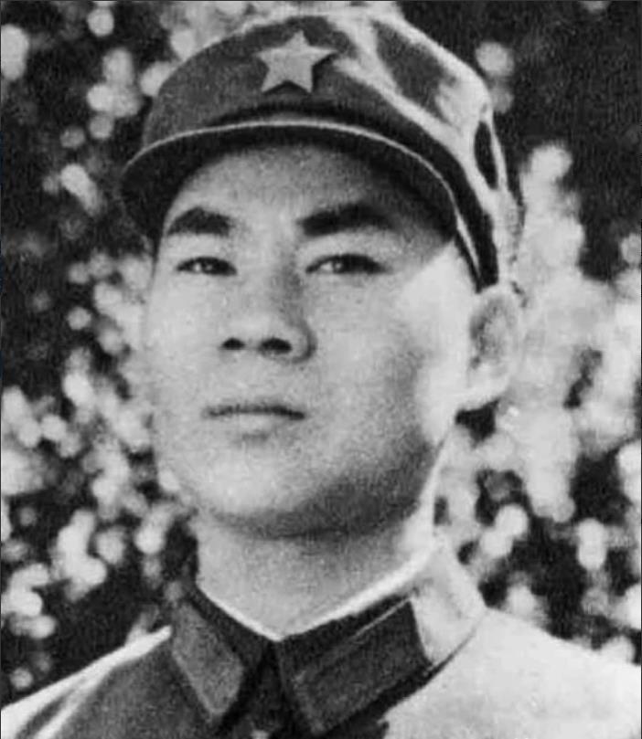 1979年，经过9天8夜的爬行，他血淋淋的下半身早已腐烂长满了蛆虫，看到前方的一