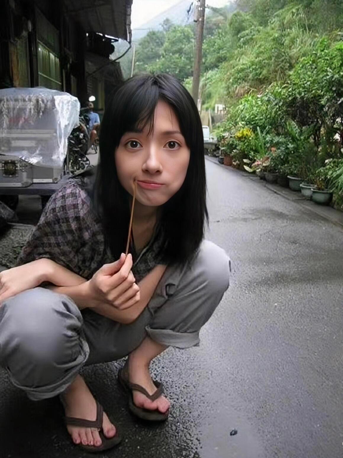 郭碧婷旧照好随性好自由！白月光的杀伤力真的很强