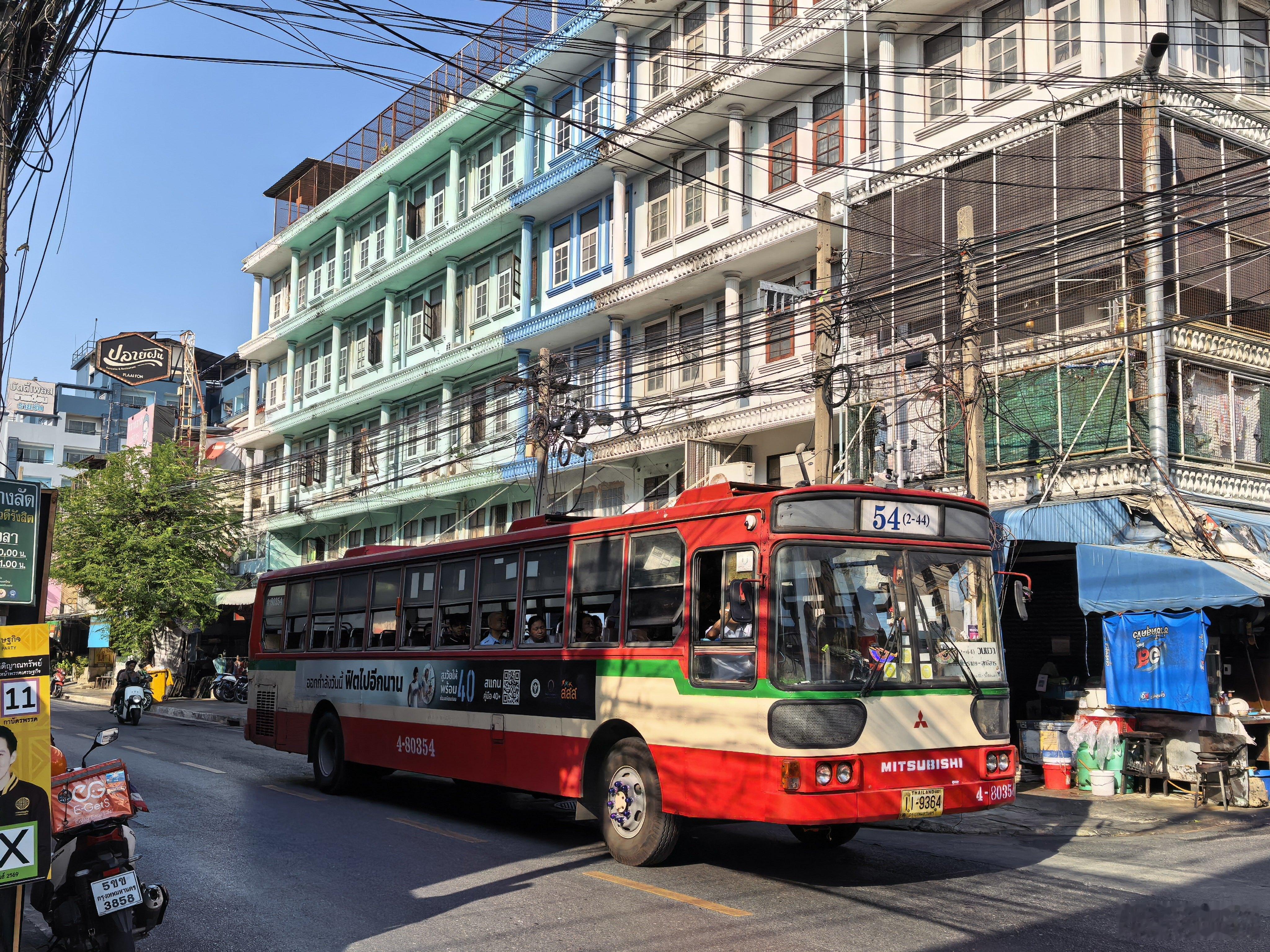 汕头亚朵酒店春节一晚4200笑死，我飞去泰国玩了四五天，含机票都没花这么多