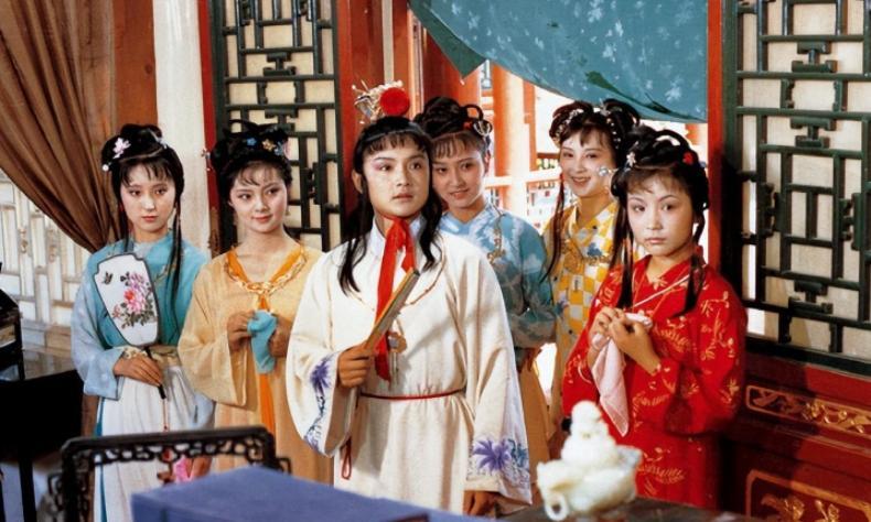 雍正六年，国库空虚，雍正下令抄了曹雪芹的家。公元1728年，大清的钱袋子