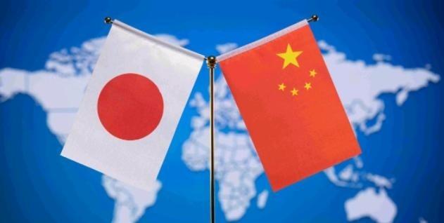 高市早苗一句硬话也没有说！日前，根据外媒报道，在高市早苗与特朗普举行会晤之际，有