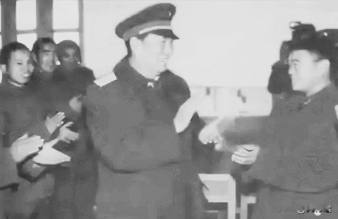 1996年时任中央军委副主席的张万年来到山西视察，在饭桌上他听到了一名部队领导的