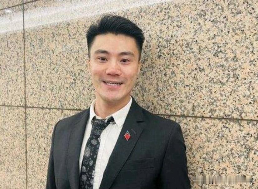 国民党前青年部副主任丁瑀竟然点名批评郑丽文！12月31日，丁瑀声称，郑丽文不配做