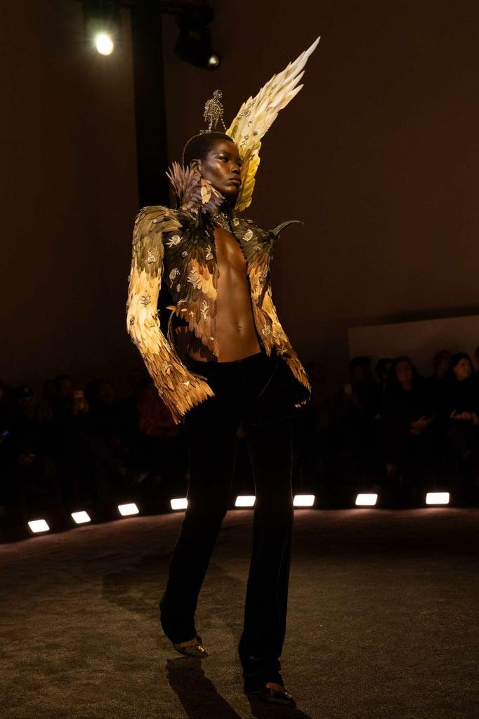 Schiaparelli2026春夏高级定制系列的色彩叙事充满戏剧张力，以黑、