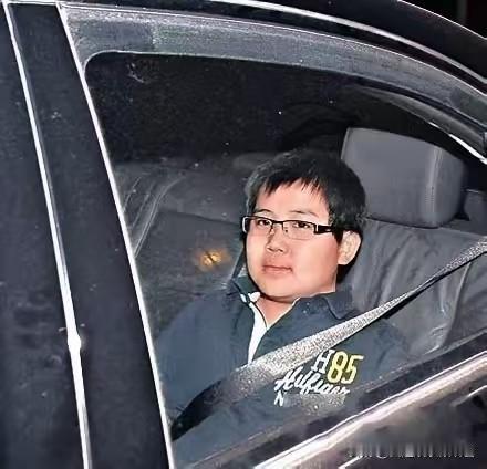 梁安琪:“何猷邦是我与何鸿燊先生亲生儿子，因身体原因，家族数十年未曾对外公布。何