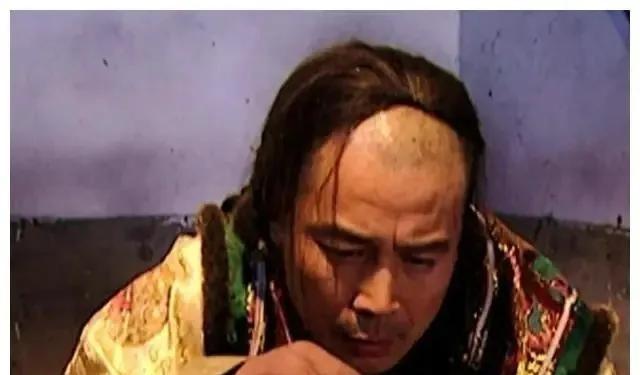 1734年，康熙的皇长子胤褆被囚禁26年后，63岁病逝，留下二十九个孩子。雍正得